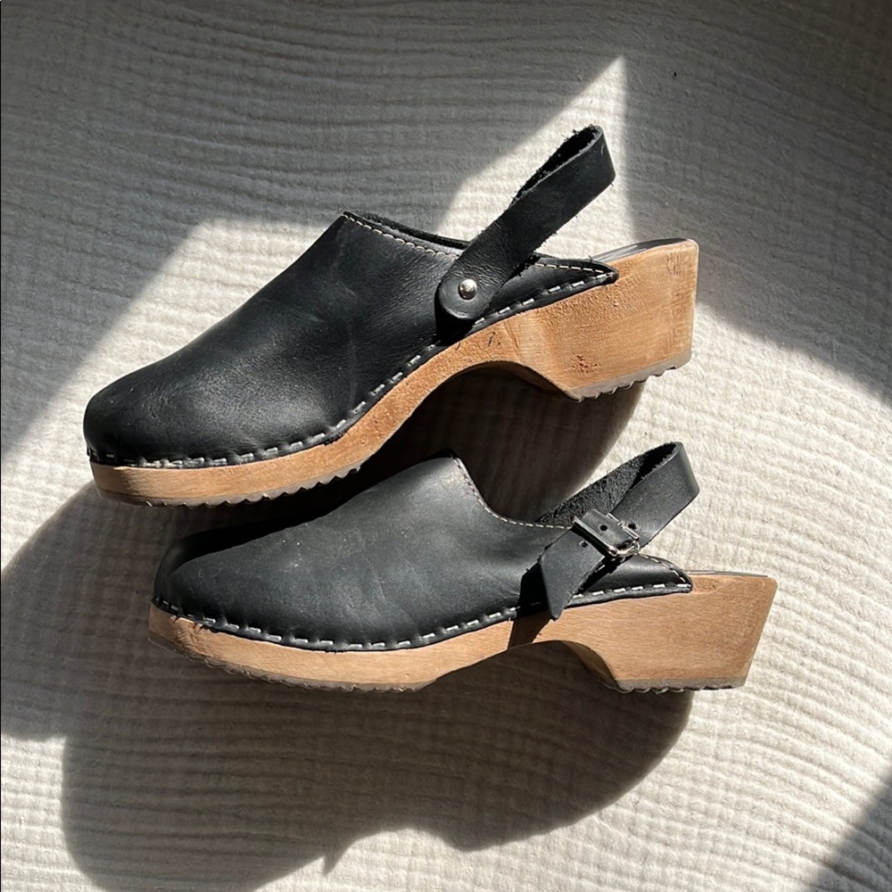 Women's Black Leather Clogs